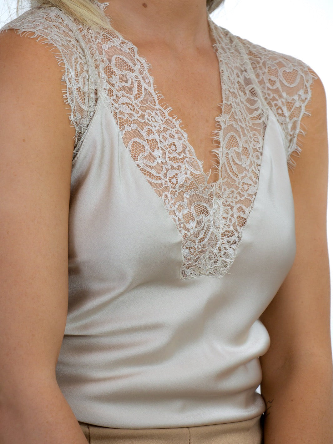 Kate & Pippa Lauren Lace Cami Top In Champagne-Kate & Pippa